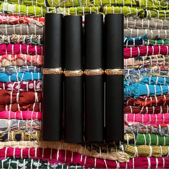 L'Oreal Other - L'Oreal Paris Colour Riche Voluminous Matte Lipstick bundle